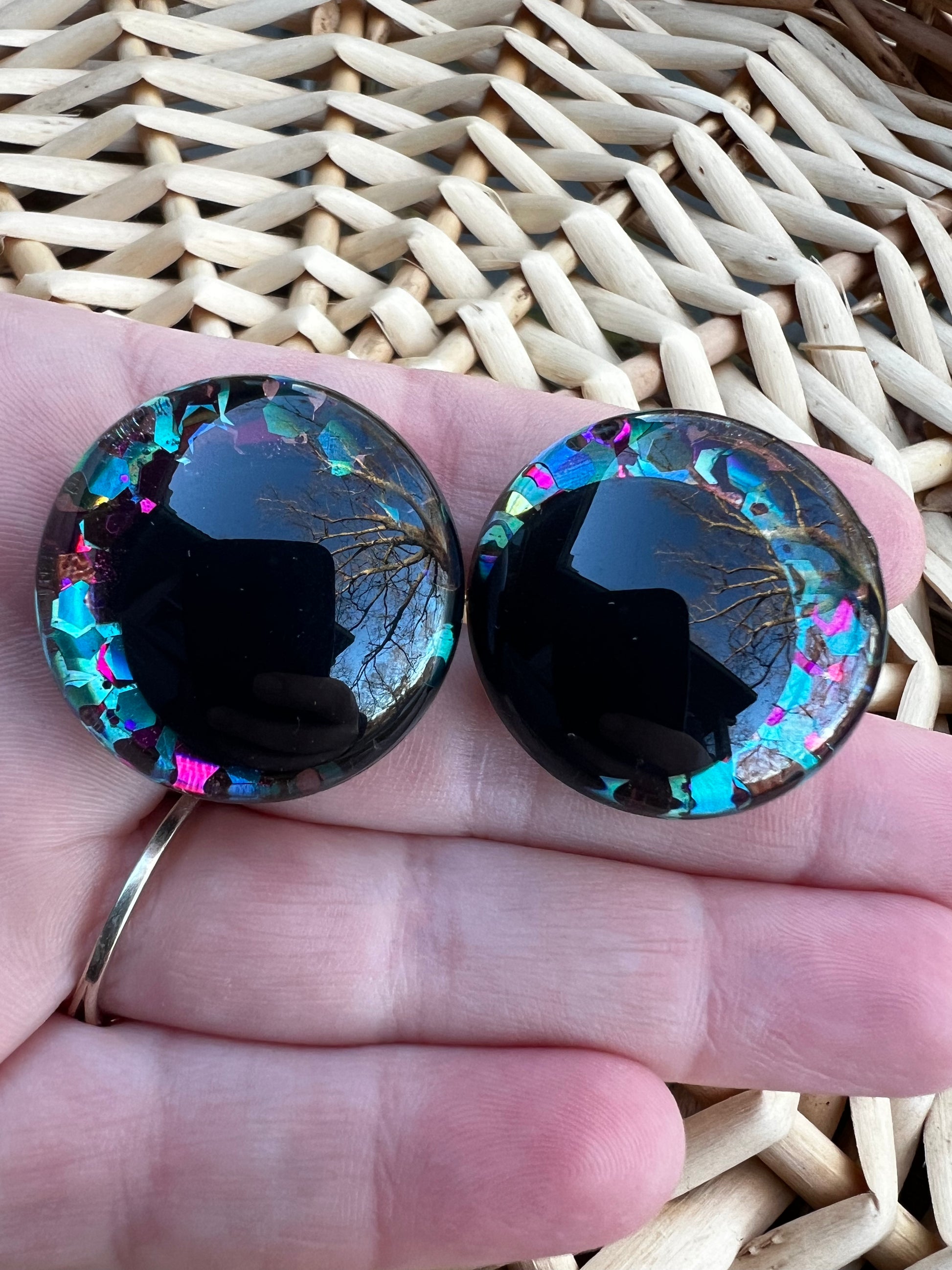 Hand painted safety eyes that feature large kawaii style black pupils with a vibrant shimmery jewel toned iris with purple, pink, and blue glitter throughout. Eyes are for crochet and knit amigurumi 