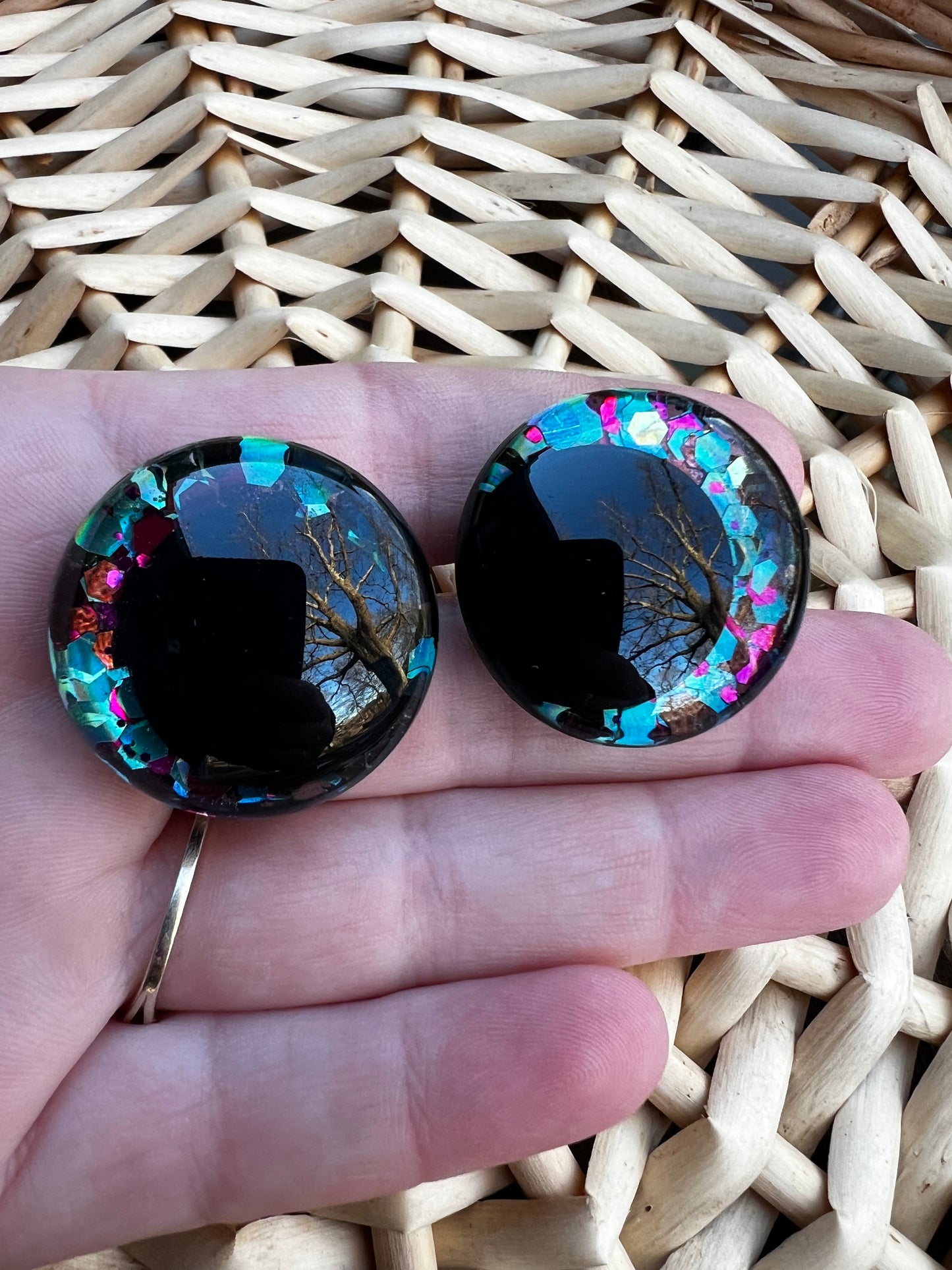 Hand painted safety eyes that feature large kawaii style black pupils with a vibrant shimmery jewel toned iris with purple, pink, and blue glitter throughout. Eyes are for crochet and knit amigurumi 